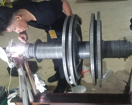 Perbaikan power generator turbine.